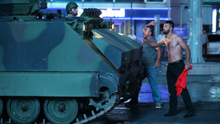 İstanbul ve Ankara'daki askeri kalkışmaya tepkiler
