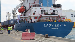 İyilik gemisi Aşdod Limanı'nda