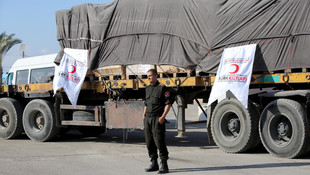 İyilik gemisiyle gelen malzemeler Gazze'de