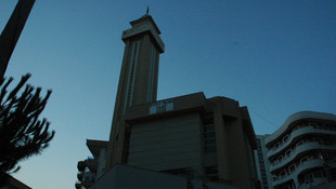 İzmir'de sela okuyan müezzin tartaklandı