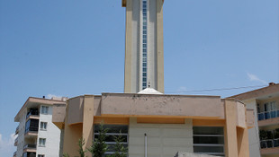 İzmir'de sela okuyan müezzinin tartaklanması