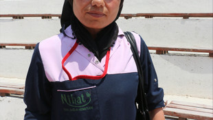 Kadınlar Bizi ezmeden geçemezsiniz diyerek askerleri engellediler