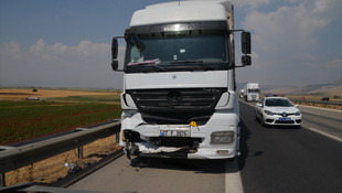 Kahramanmaraş'ta tır otomobile çarptı: 2 ölü