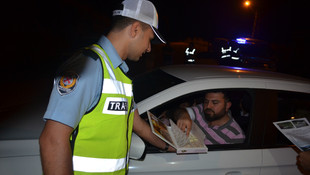 Karabük'te sürücülere polisten lokum ikramı