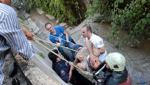 Kavgada dereye atılan kişi yaralandı