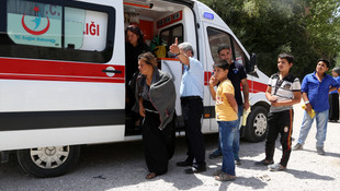 Kilitli kalan dilencileri sağlık ekipleri kurtardı