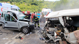 Kocaeli'de minibüsle panelvan çarpıştı: 1 ölü, 2 yaralı