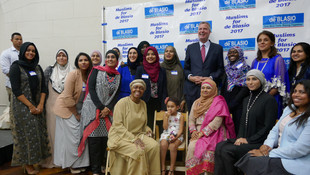 Müslümanlar New York'un uzun adamı için birleşti