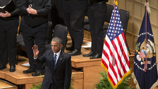 Obama, Dallas'ta öldürülen polisler için gözyaşı döktü