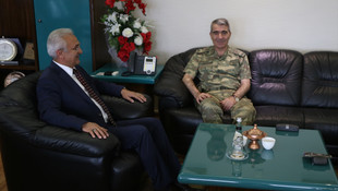 Orgeneral Savaş'tan valilik ve belediyeye ziyaret