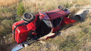 Otomobil şarampole devrildi: 3 yaralı