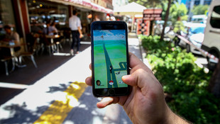 Pokemon GO çizgi film karakterlerini sokağa çıkardı