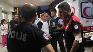 Polis memurunu araçla ezdiler