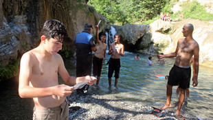 Polisten boğulmalara karşı broşürlü uyarı