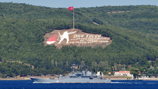 Rus askeri gemisi Çanakkale Boğazı'ndan geçti