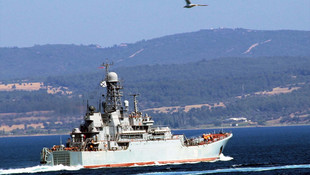Rus askeri gemisi Çanakkale Boğazı'ndan geçti