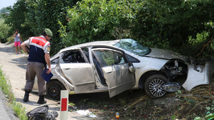 Sakarya'da otomobil su kanalına devrildi: 5 yaralı