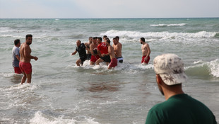 Samsun'da dalgaların arasında kaybolan genç sağ kurtarıldı