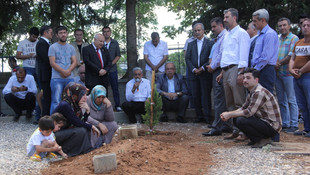 Şehitliklerde buruk bayram