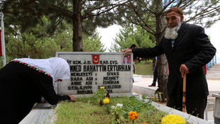 Şehitlikte hüzünlü bayram