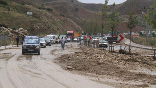 Şiddetti yağış yolun kapanmasına neden oldu
