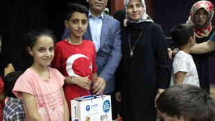 Sığınmacı çocuklara bayram hediyesi