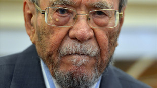 Tarihçi-yazar Prof. Dr. Halil İnalcık, Ankara'da tedavi gördüğü hastanede 100 yaşında hayatını kaybetti.