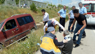 Tokat'ta hafif ticari araç sulama kanalına düştü: 2 yaralı