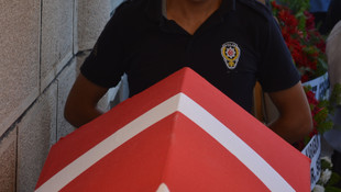 Trafik kazasında hayatını kaybeden polis memuru toprağa verildi