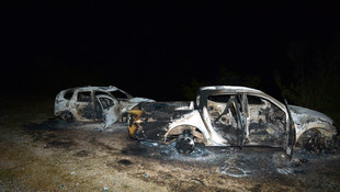 Tunceli'de teröristler 6 aracı yaktı