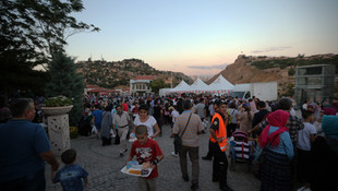 Türk Kızılayı Kadir Gecesi'nde iftar verdi