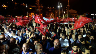Türkiye askeri darbe girişimine karşı ayakta