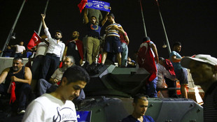 İstanbul ve Ankara'da FETÖ'den darbe girişimi