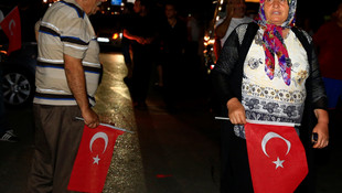 Türkiye darbe girişimine karşı ayakta