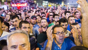 Türkiye darbe girişimine karşı ayakta