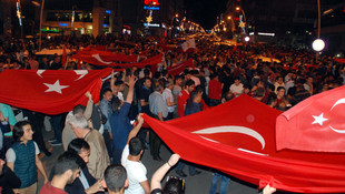 Türkiye darbe girişimine karşı ayakta