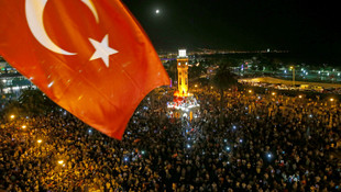 Türkiye darbe girişimine karşı ayakta