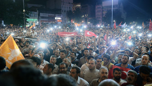 Türkiye darbe girişimine karşı ayakta