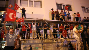 Türkiye darbe girişimine karşı ayakta