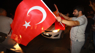 Türkiye darbe girişimine karşı ayakta