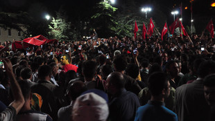 Türkiye darbeye karşı ayakta