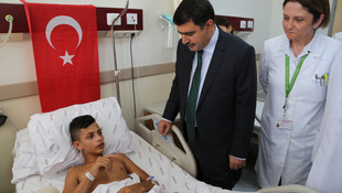 Vali Şahin yaralıları ziyaret etti