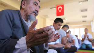 Van'daki Kırgız Türkleri taziyeleri kabul ediyor