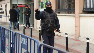 Vatan Emniyette alarm! Emniyetin önüne uzun namlulu silahlarla polisler çıktı