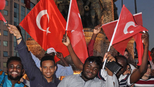 Yabancı öğrencilerden darbe protestosu