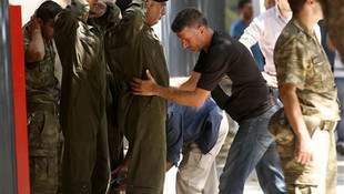 Genelkurmaydaki askerler teslim oldu