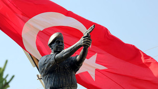 Kahraman şehit Astsubay Ömer Halisdemir’in heykeli dikildi