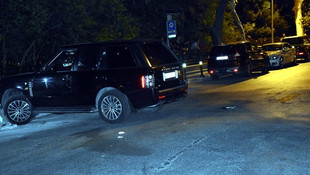 Beşiktaşta işadamının aracına çapraz ateş!