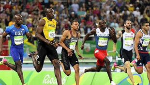 Usain Bolt erkekler 200 metre finalinde de altın madalyayı kazandı