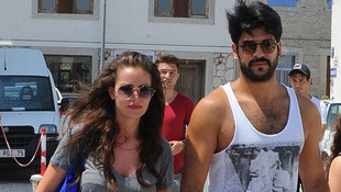 Burak Özçivit ve Fahriye Evcen Çeşmede tatil yapıyor